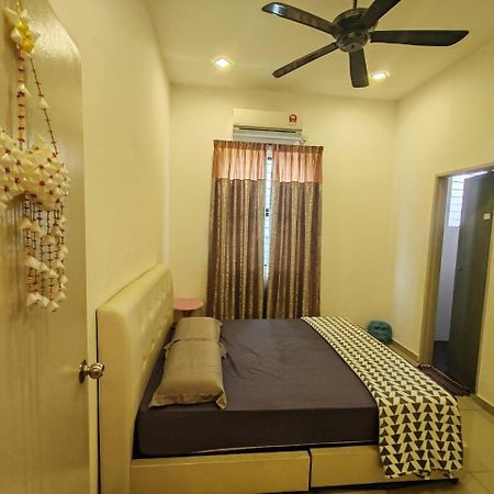Teluk Batik 17Paradisehome Private Pool Karaoke Snooker Bbq 15Pax Lumut Luaran gambar